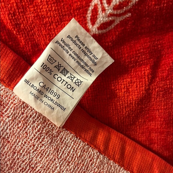 Red Bath Towel - Picture 2 of 4